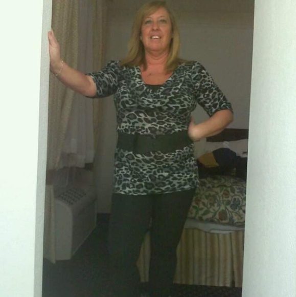 Meet your Posher, Cindy - Picture 2 of 2